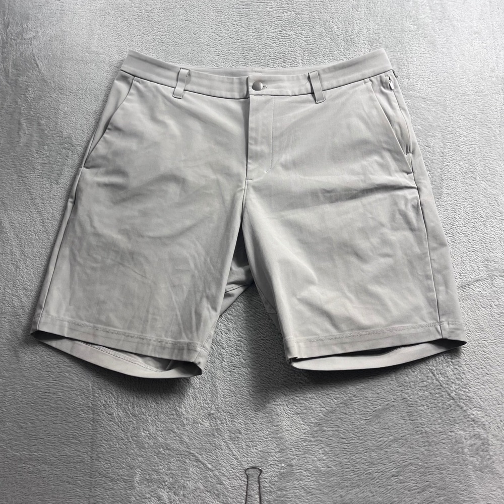Lululemon Mens Commission Shorts 9 Inch Light Grey Size 34 LM7B96S.03